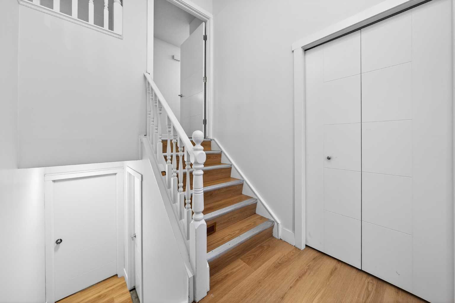 4915 Rundlehorn Drive NE