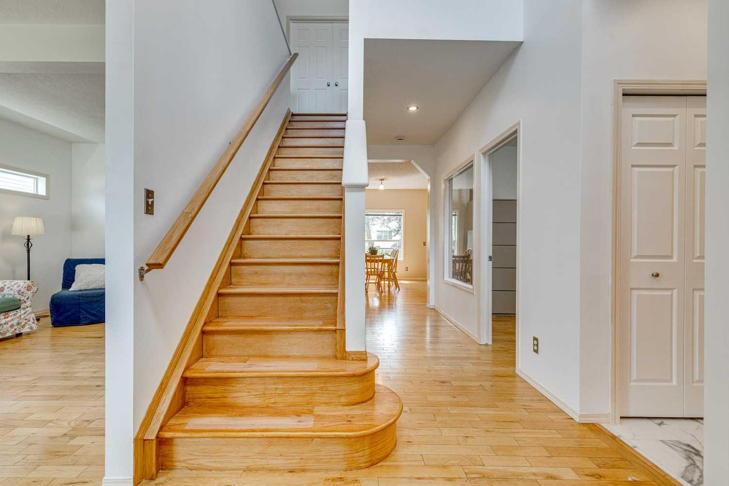 214 Springmere Close