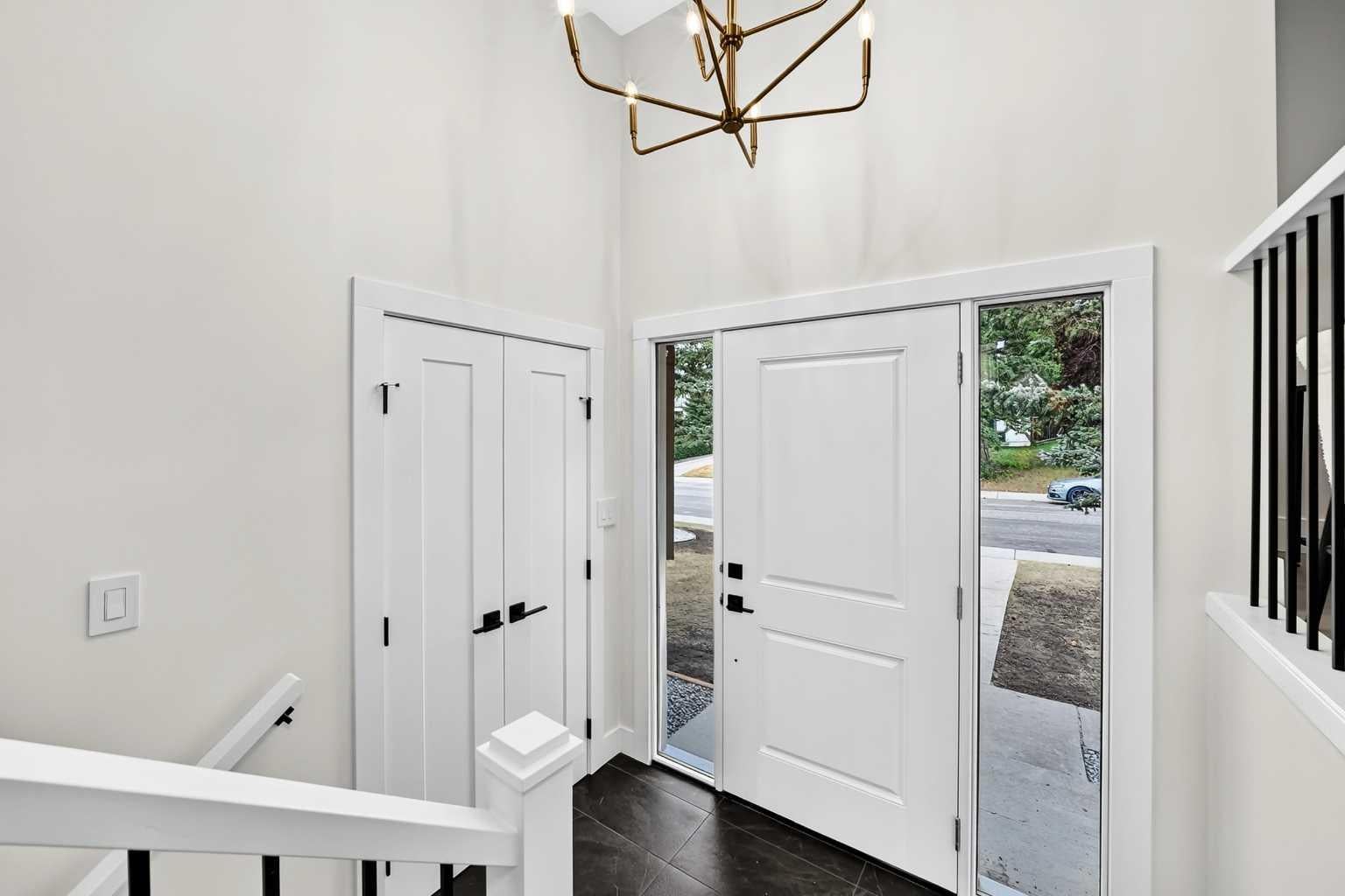 307 Silverthorn Way NW