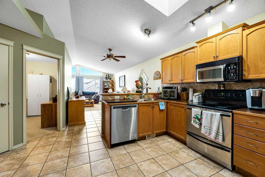 Photo of 172 prestwick Heights SE, Calgary, AB T2Z 4H9 (MLS # A2288847)