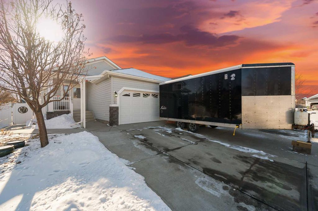 Photo of 162 West Creek Bay, Chestermere, AB T1X 1K7 (MLS # A2288885)