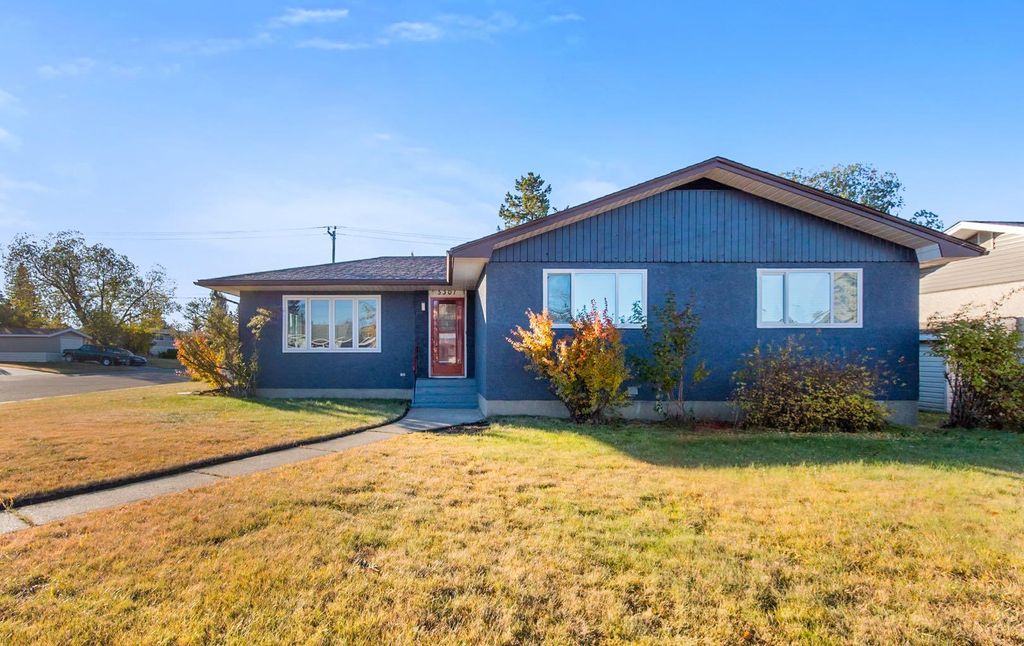 Photo of 5301 44 Street, Olds, AB T4H 1B7 (MLS # A2265912)