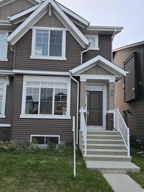 90 Aquila Drive NW Calgary AB T3R 2C4