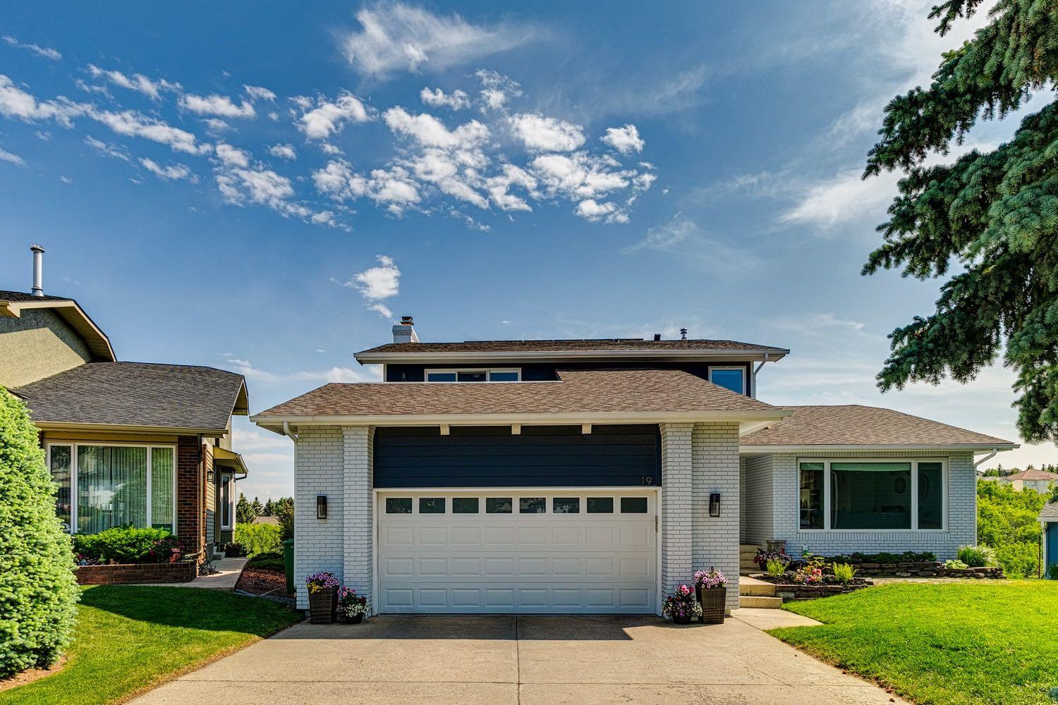19 Strathcona Bay SW