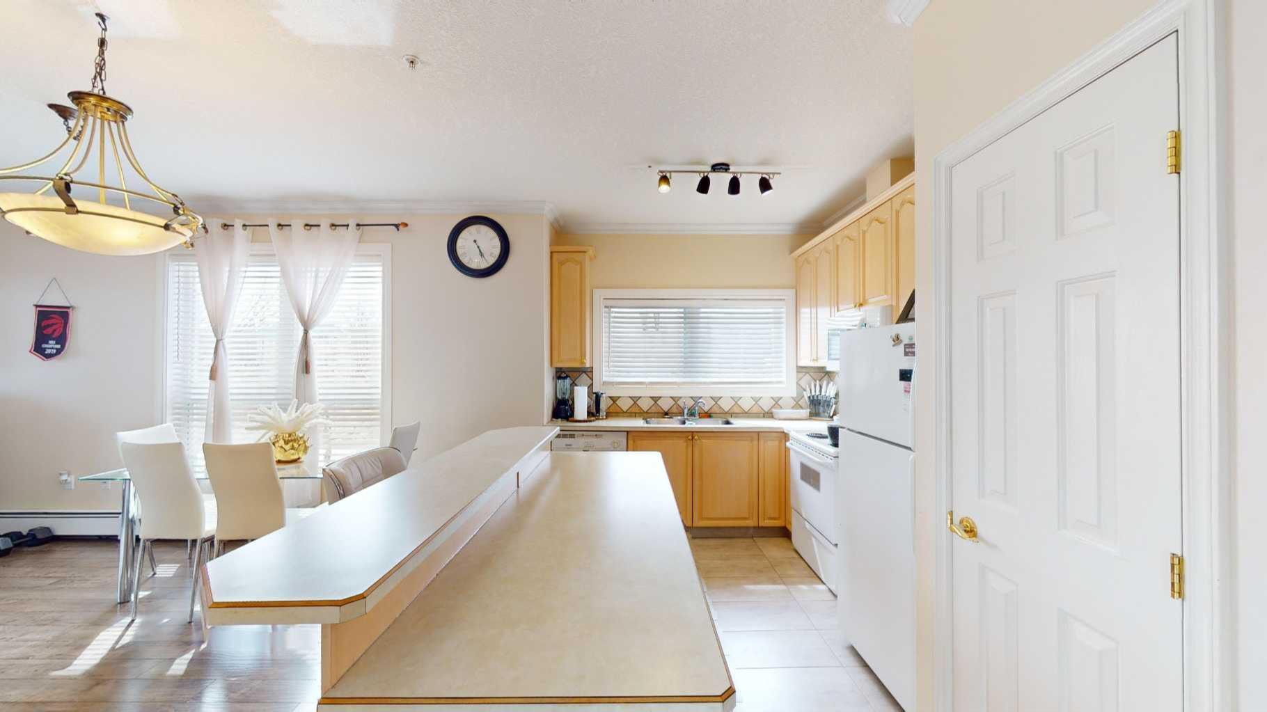 10101 Morrison Street 305