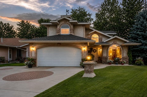 Photo of 4918 53 Avenue Close, Innisfail, AB T4G 1W1 (MLS # A2320147)