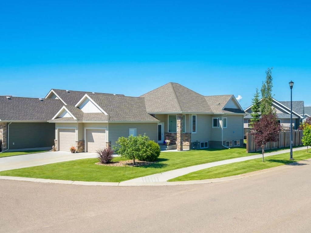 Photo of 1408 52B Avenue #1, Lloydminster, AB T9V 3L4 (MLS # A2312552)