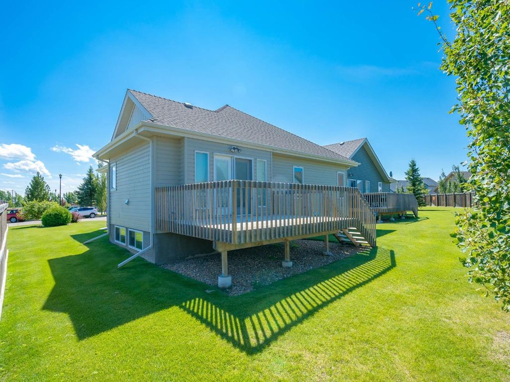 Photo of 1408 52B Avenue #1, Lloydminster, AB T9V 3L4 (MLS # A2312552)