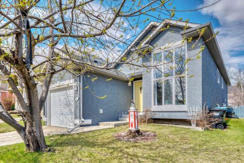 Photo of 32 Somercrest Manor SW, Calgary, AB T2Y 3C3 (MLS # A2306851)
