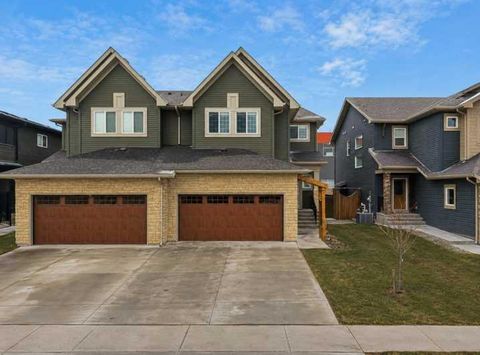 Photo of 183 Kinniburgh Road, Chestermere, AB T1X 0T8 (MLS # A2312729)