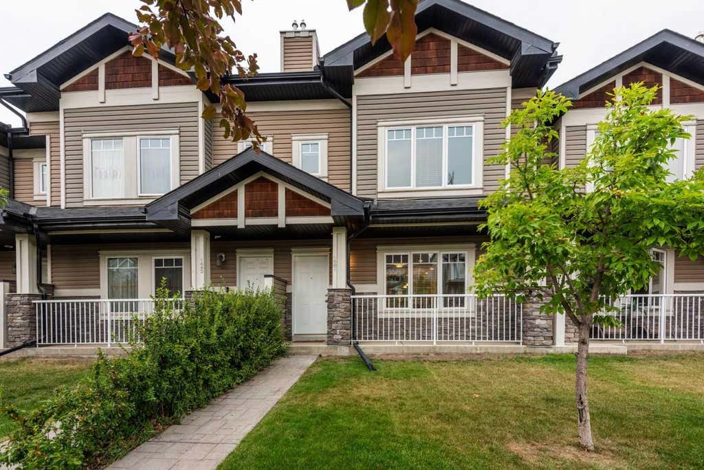 Photo of 127 Prestwick Villas SE, Calgary, AB T2Z 3S4 (MLS # A2331647)