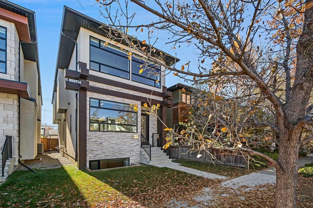 Photo of 2115 Bowness Road NW, Calgary, AB T2N 3L2 (MLS # A2326236)