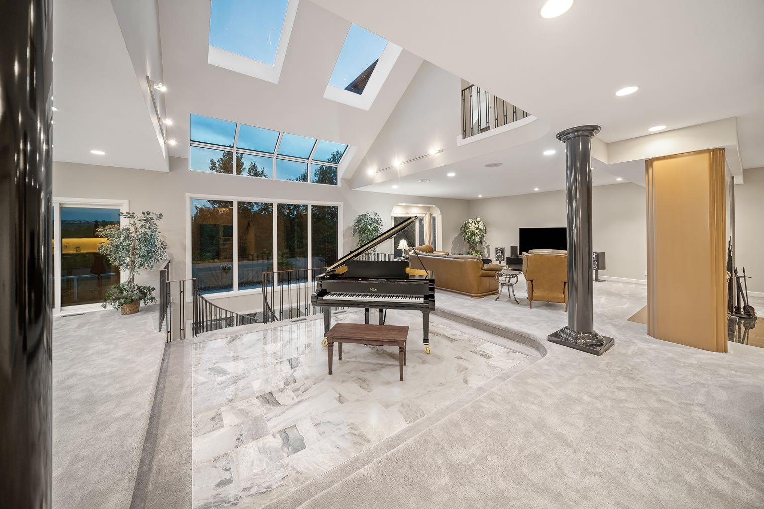 42 Woodhaven Crescent SW