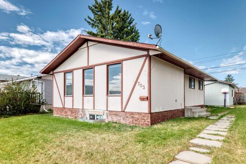 Photo of 703 58 Street SE, Calgary, AB T2A 3S3 (MLS # A2310063)