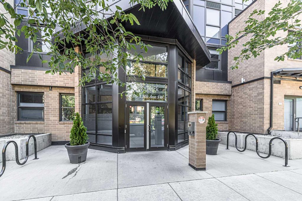 Photo of 303 13 Avenue SW #707, Calgary, AB T2R 0Y9 (MLS # A2287740)