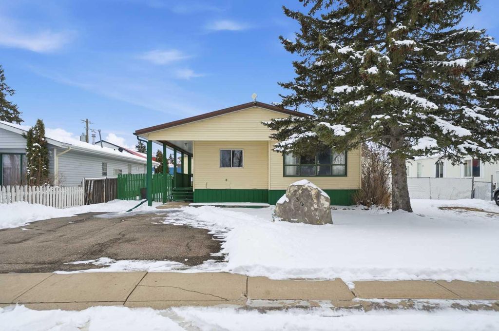 Photo of 329 1 Street, Irricana, AB T0M 1B0 (MLS # A2293105)