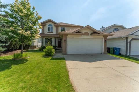 Photo of 161 Douglasview Rise SE, Calgary, AB T2Z 2H8 (MLS # A2257557) Photo of 161 Douglasview Rise SE, Calgary, AB T2Z 2H8 (MLS # A2257557)