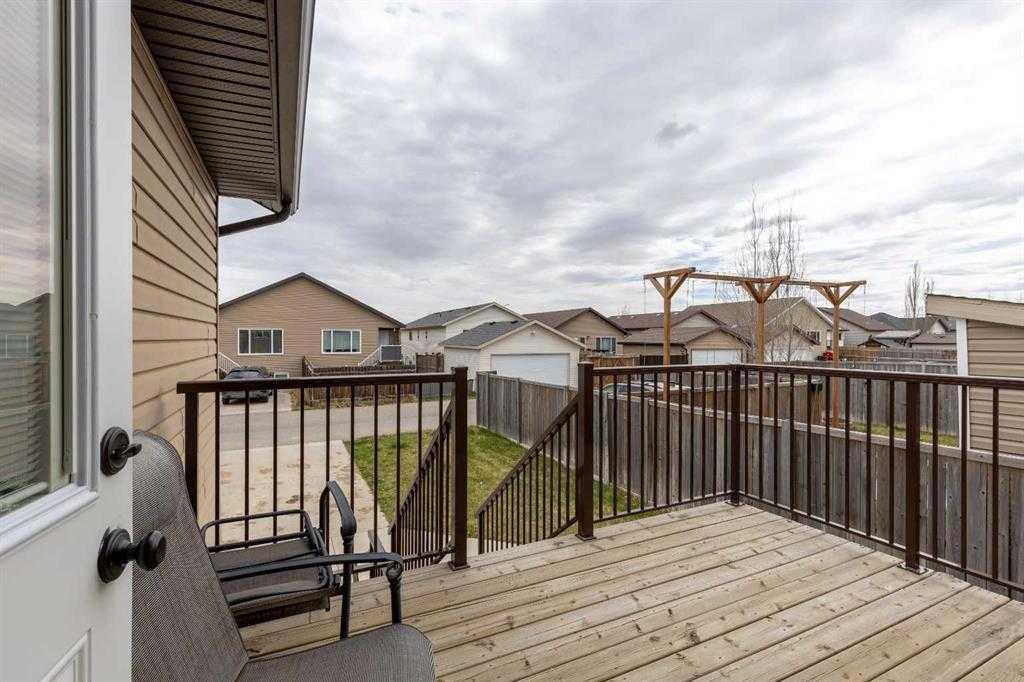 139 Mt Sundial Court W Main Floor