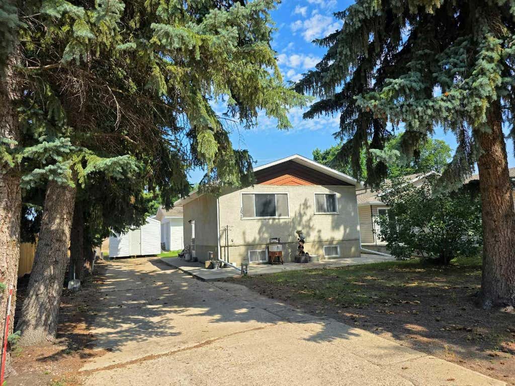 Photo of 1026 11 Avenue, Wainwright, AB T9W 1K6 (MLS # A2339404)
