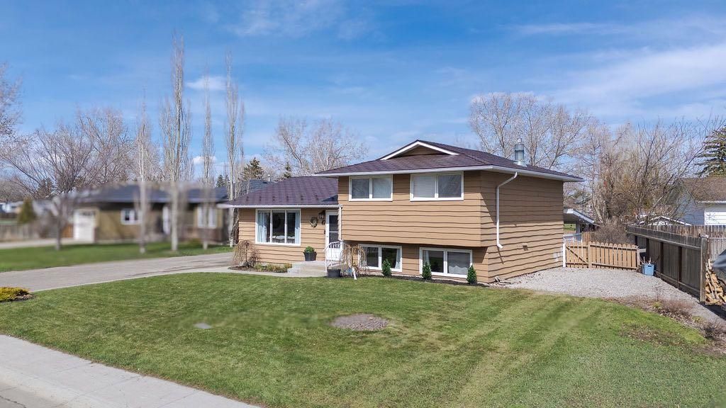 Photo of 47 Willow Road, Claresholm, AB T0L 0T0 (MLS # A2304338)