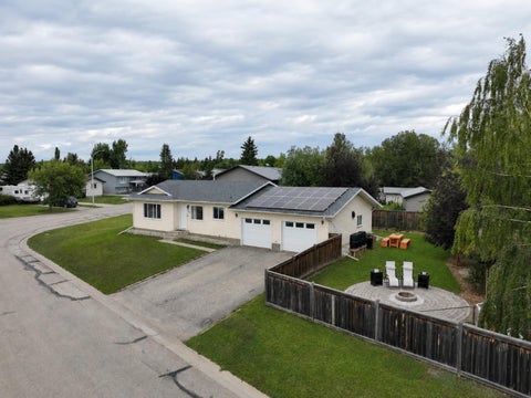 Photo of 714 Oak Drive, Beaverlodge, AB T0H 0C0 (MLS # A2338127)