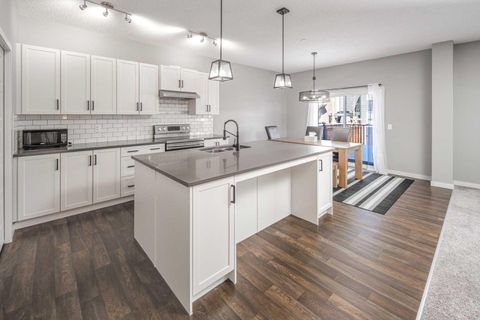 80 Howse Manor NE Calgary AB T3P 0X2