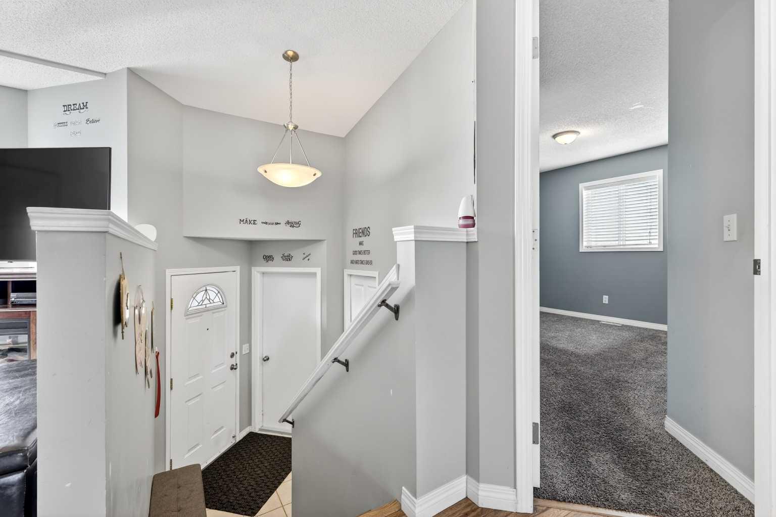 76 Crystalridge Crescent