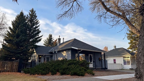Photo of 726 12B Street N, Lethbridge, AB T1H 2L9 (MLS # A2346423)