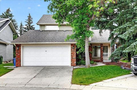Photo of 212 Stravanan Bay SW, Calgary, AB T3H 1H4 (MLS # A2327800)