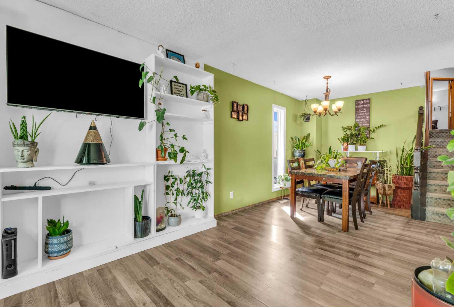 24 Erin Green Mews SE