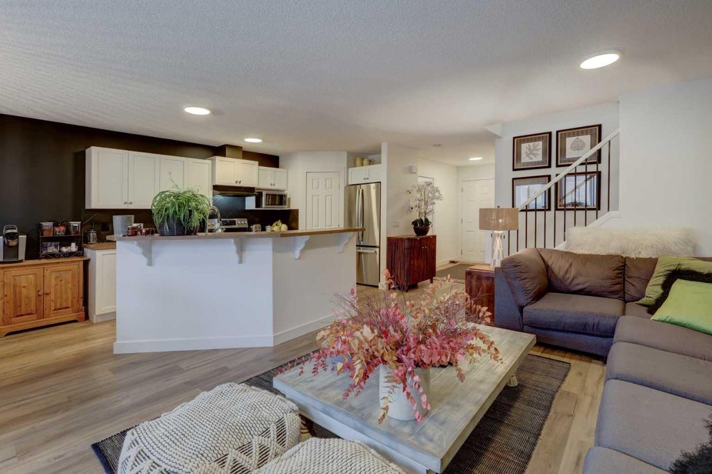 Photo of 90 Royal Crest Point NW, Calgary, AB T3G 5W5 (MLS # A2295902)