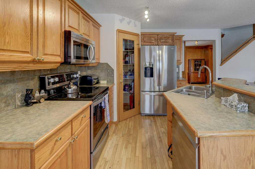 182 Harvest Creek Close NE