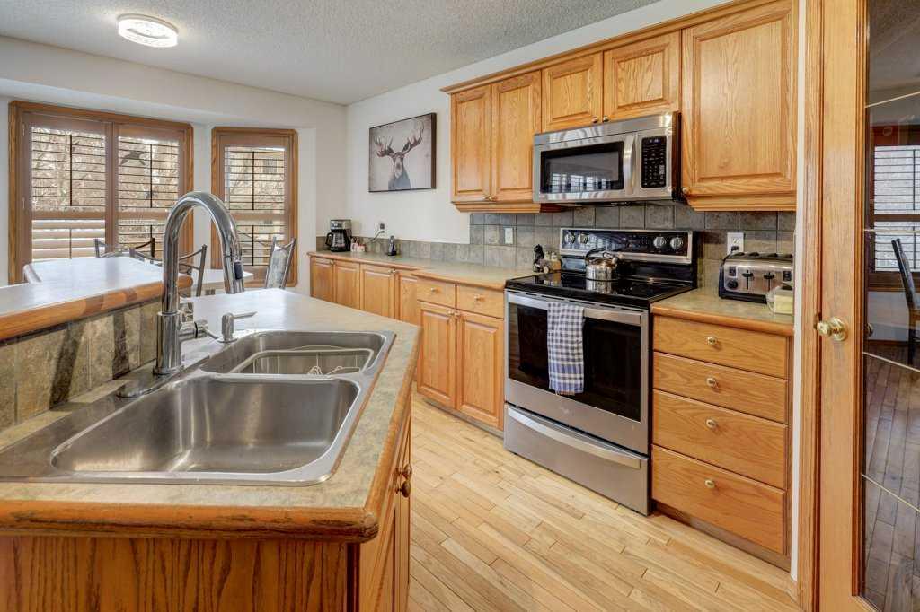 182 Harvest Creek Close NE