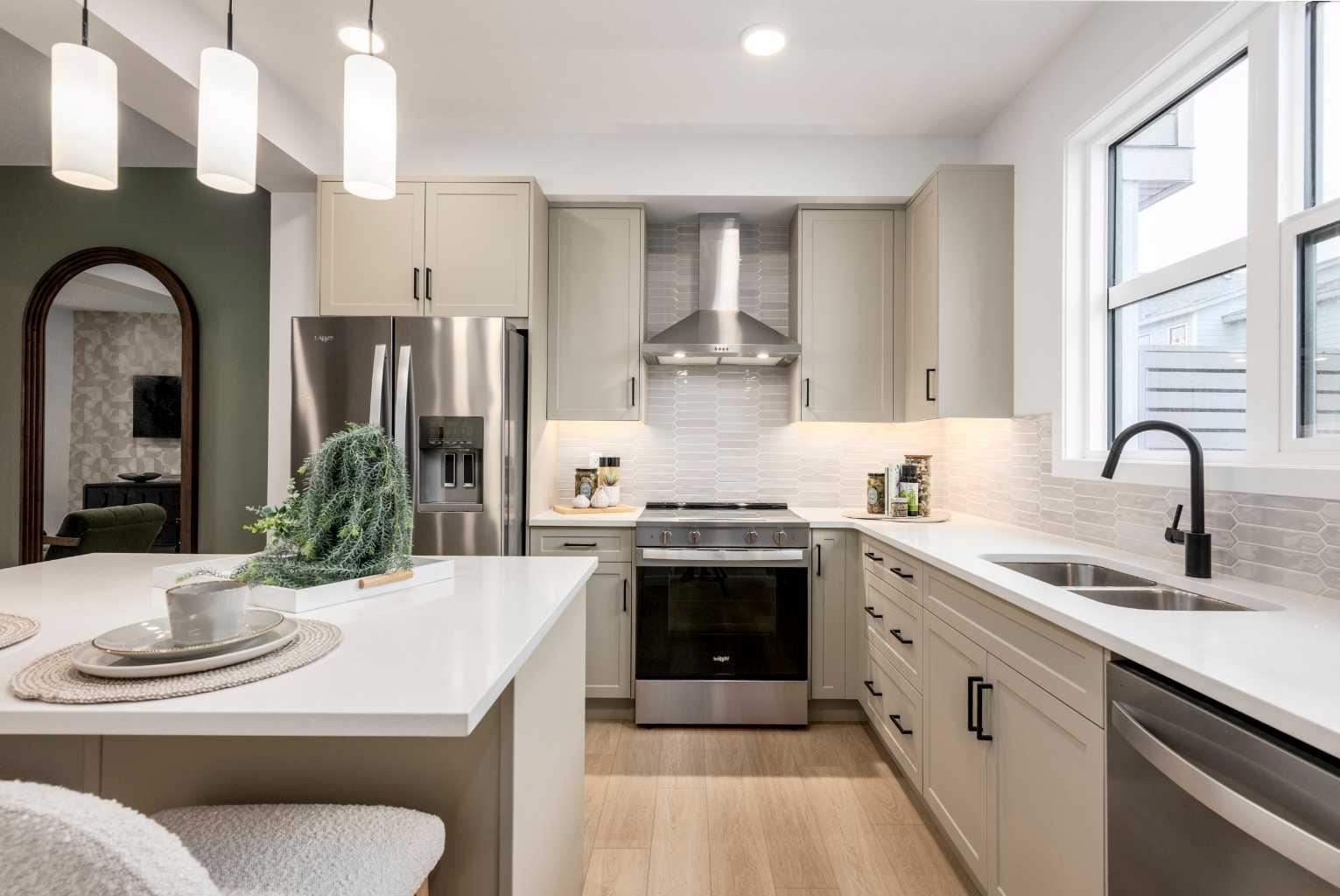 437 Alpine Avenue SW 305