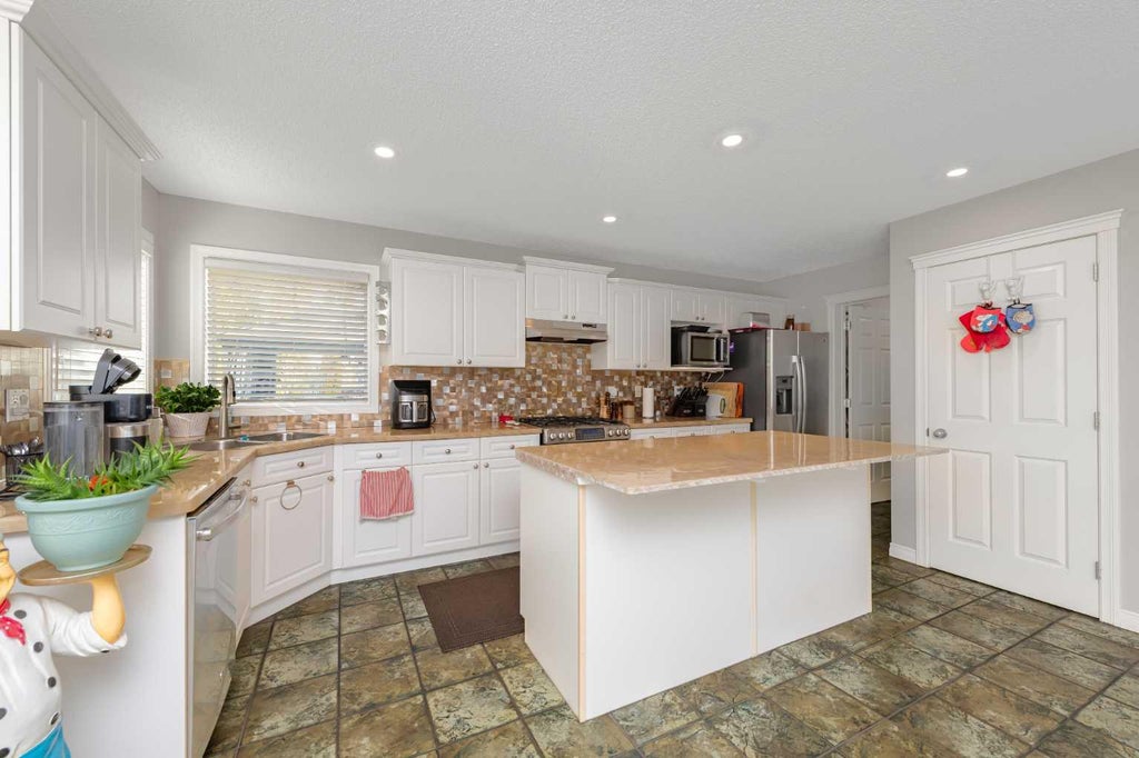 Photo of 249 West Lakeview Place Pl, Chestermere, AB T1X 1K4 (MLS # A2354258)