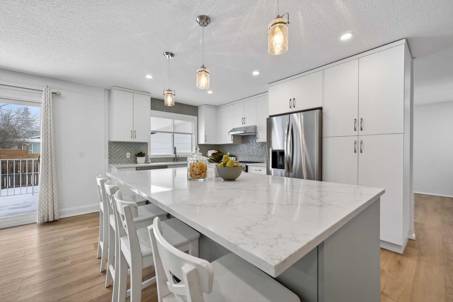 60 Sunmount Close SE