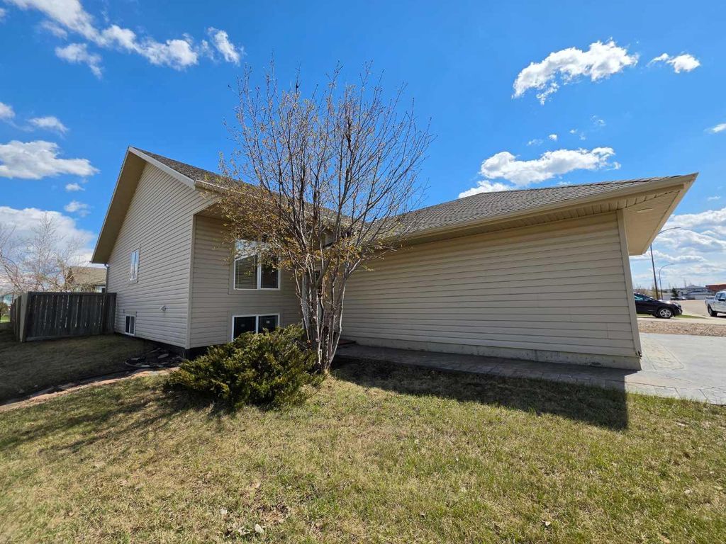 Photo of 4105 67th Avenue, Lloydminster, AB T9V 3G7 (MLS # A2313855)