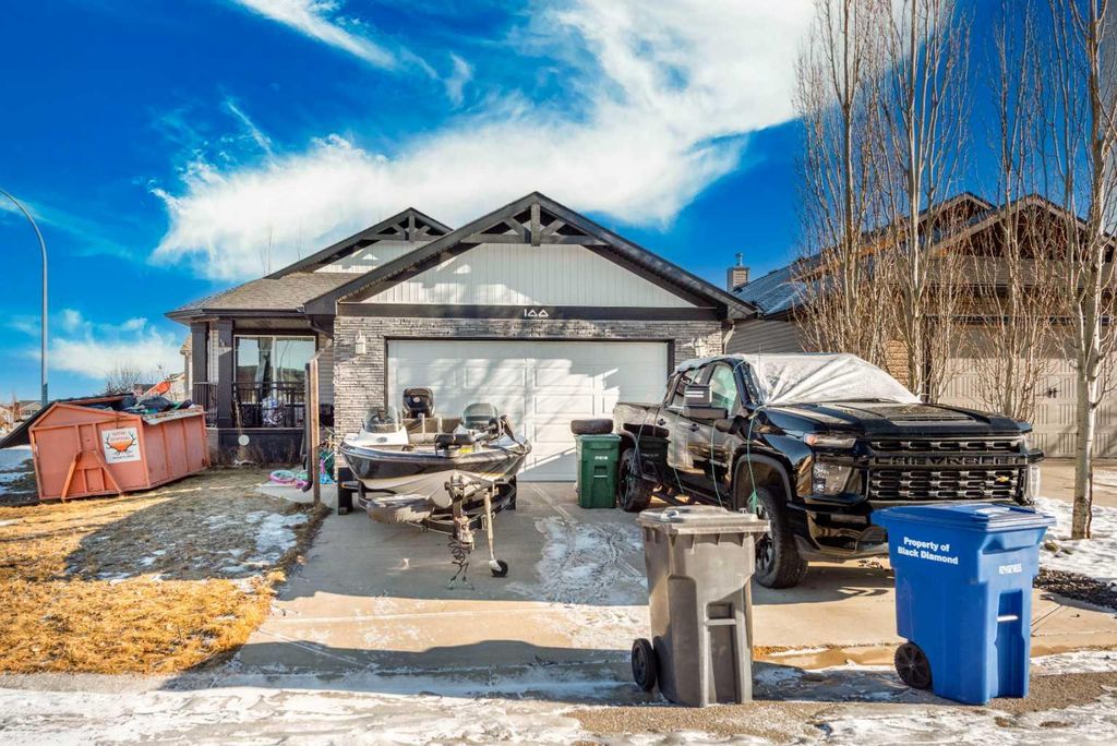 Photo of 100 Willow Ridge Link, Diamond Valley, AB T0L 0H0 (MLS # A2308001)
