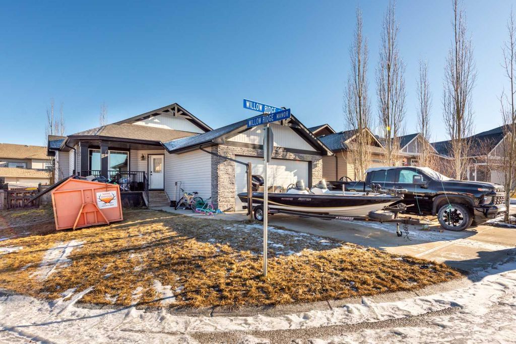 Photo of 100 Willow Ridge Link, Diamond Valley, AB T0L 0H0 (MLS # A2308001)