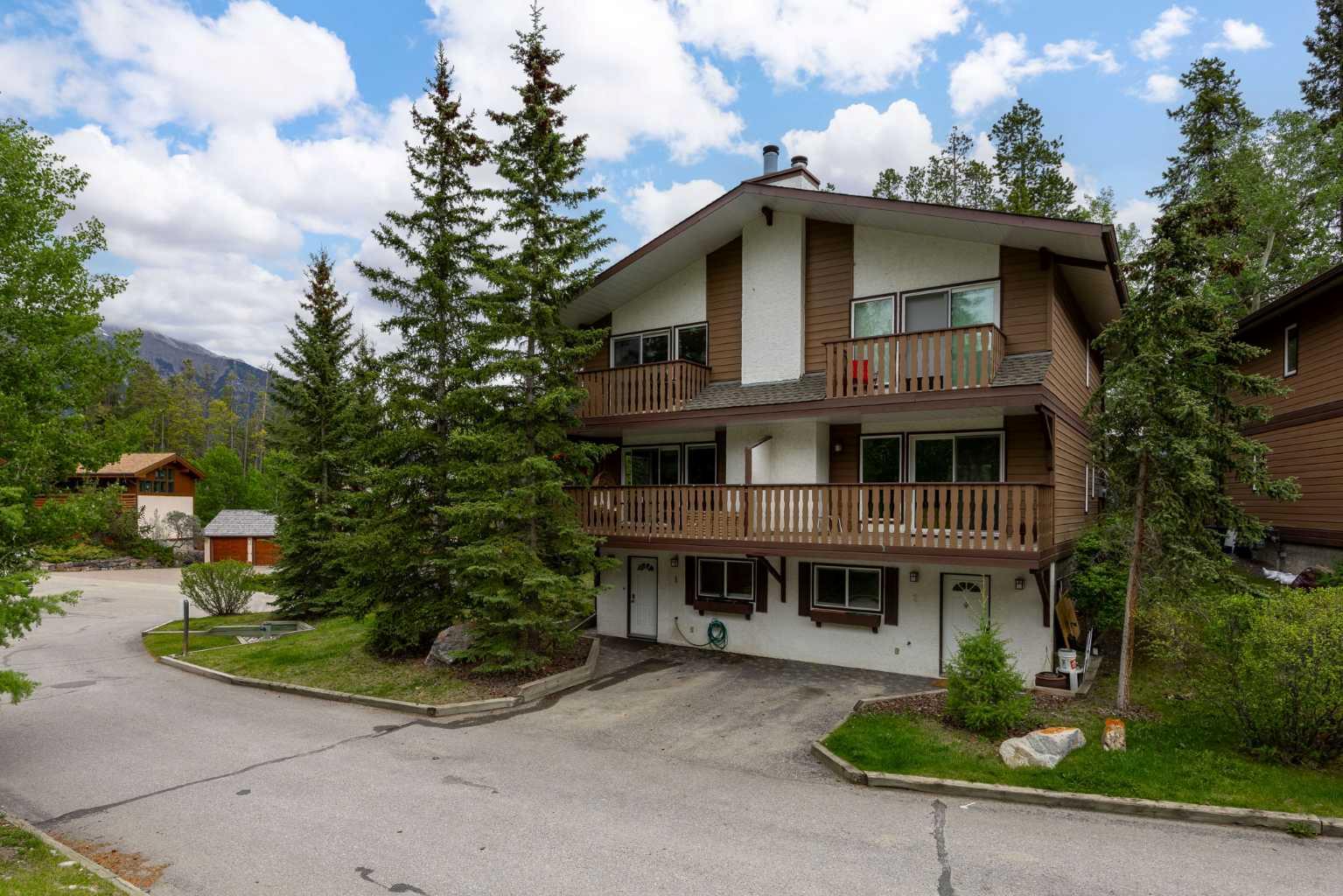 1061 Evergreen Circle 1