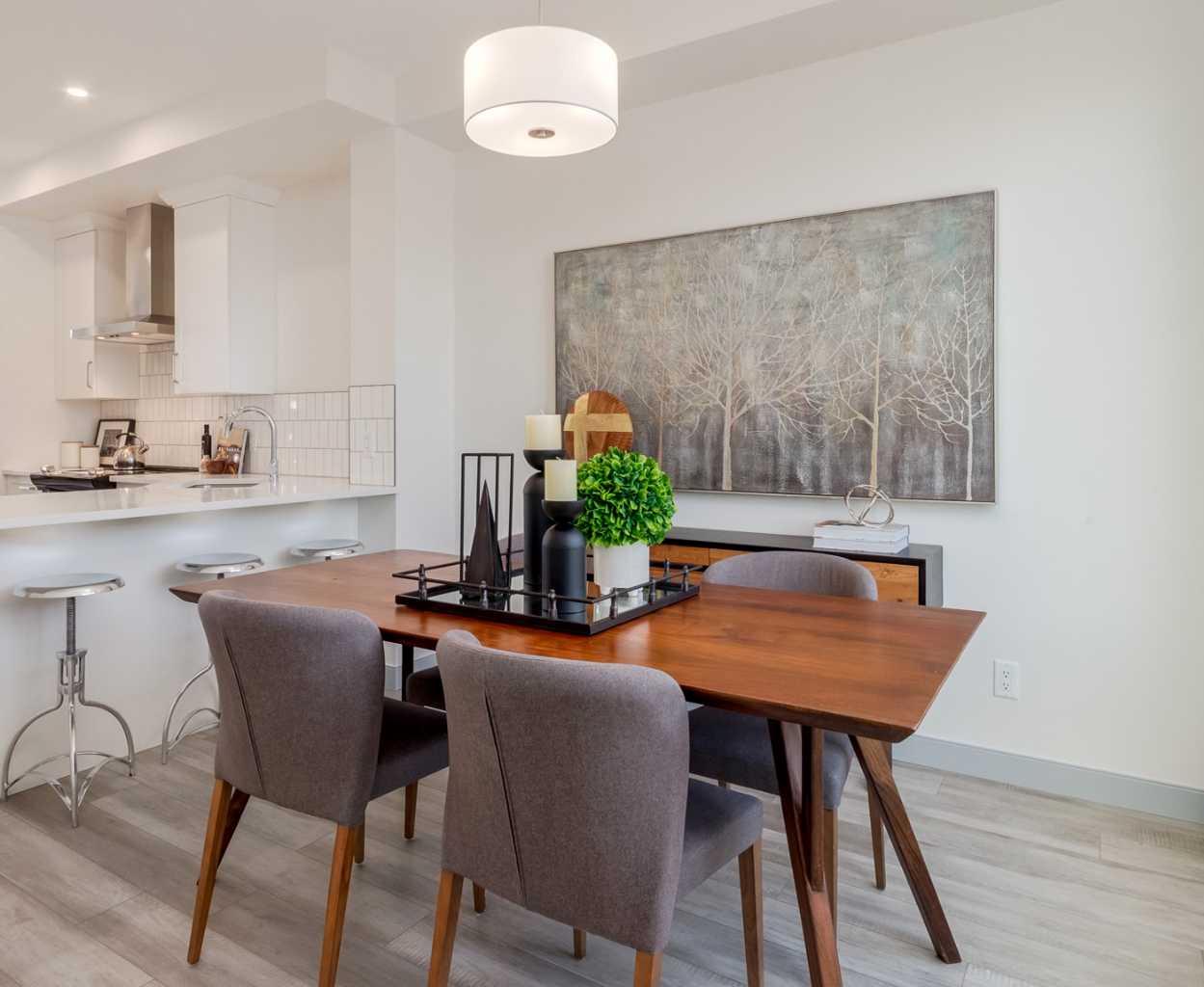 975 Edgefield Avenue