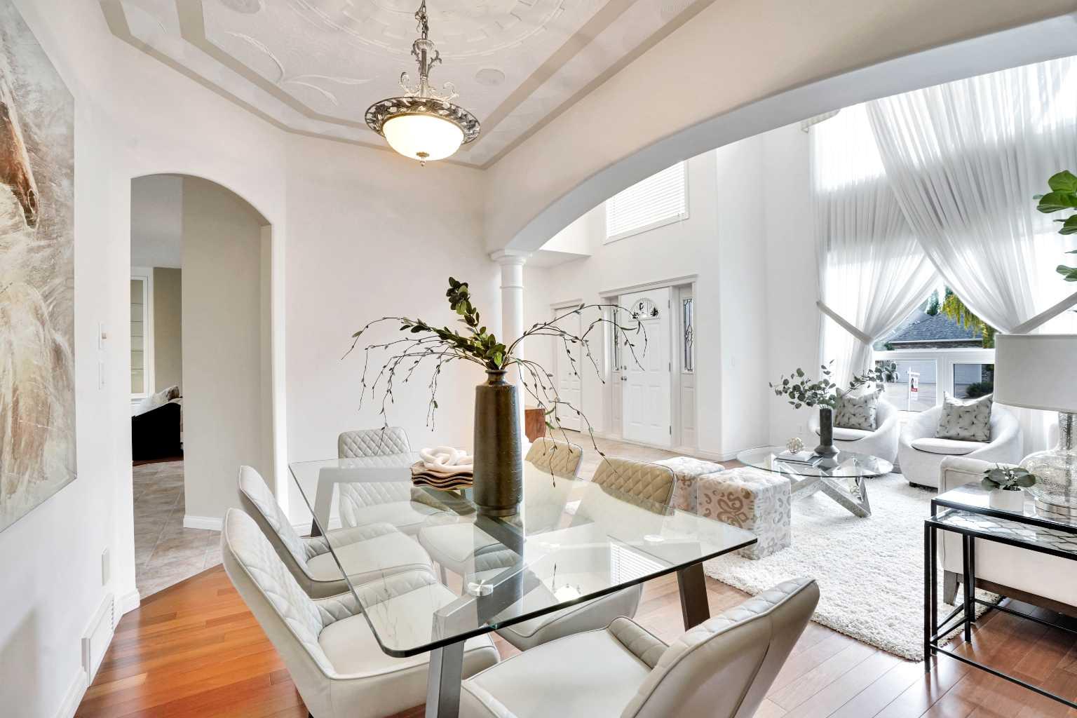 38 Strathridge Crescent SW