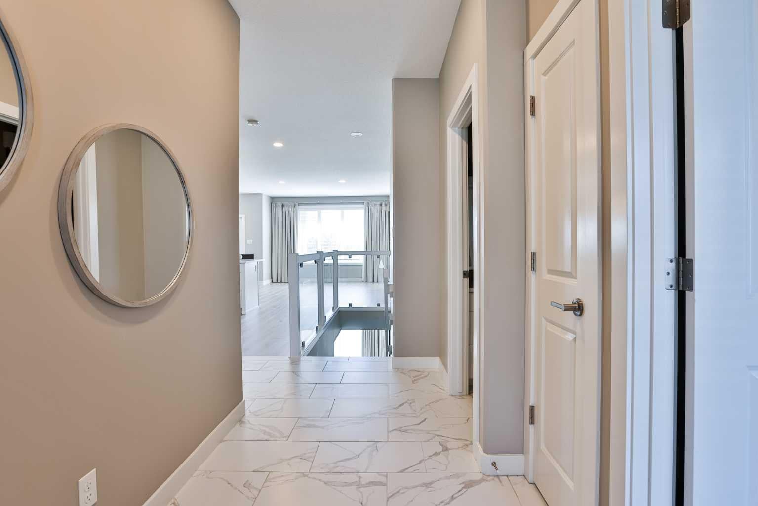 1044 Caledonia Place W