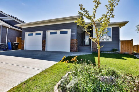 Photo of 1044 Caledonia Place W, Lethbridge, AB T1J 5W1 (MLS # A2340440)