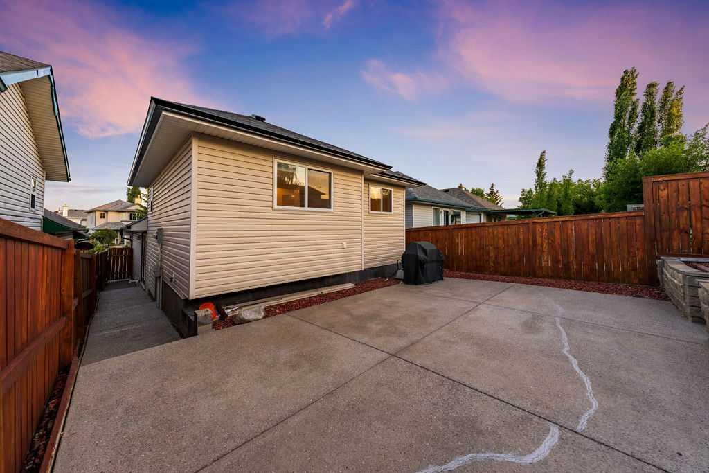 2016 Country Hills Circle NW
