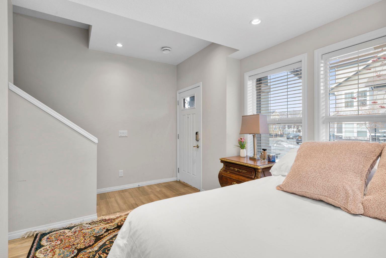 280 Williamstown Close NW 2001
