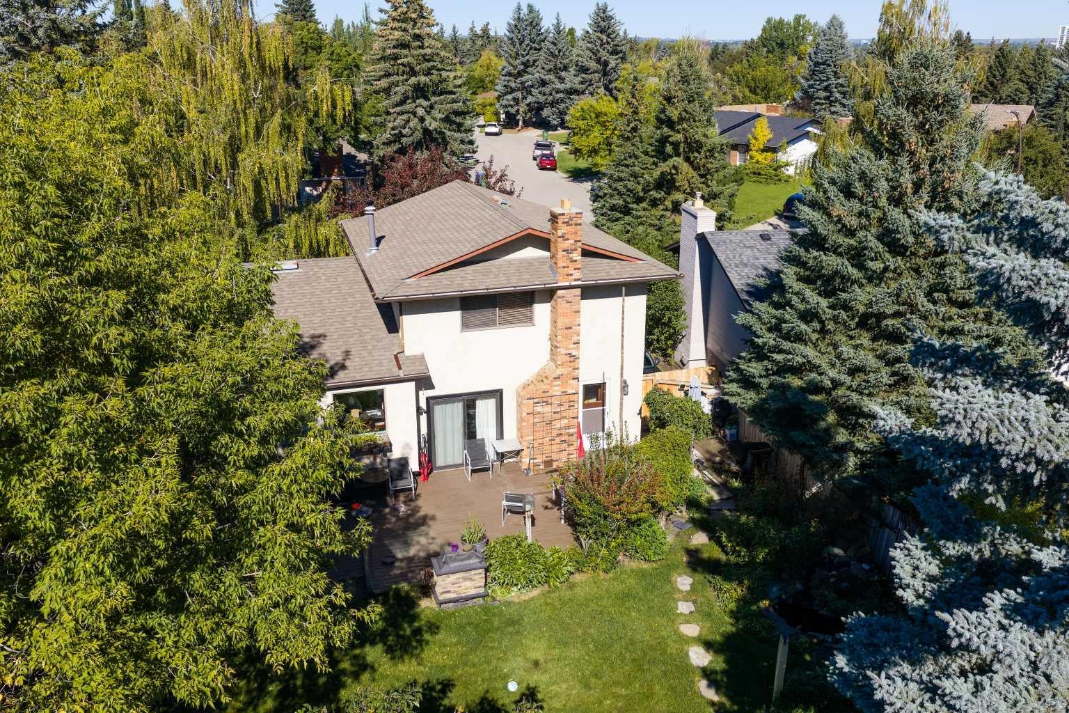 544 BROOKMERE Crescent SW