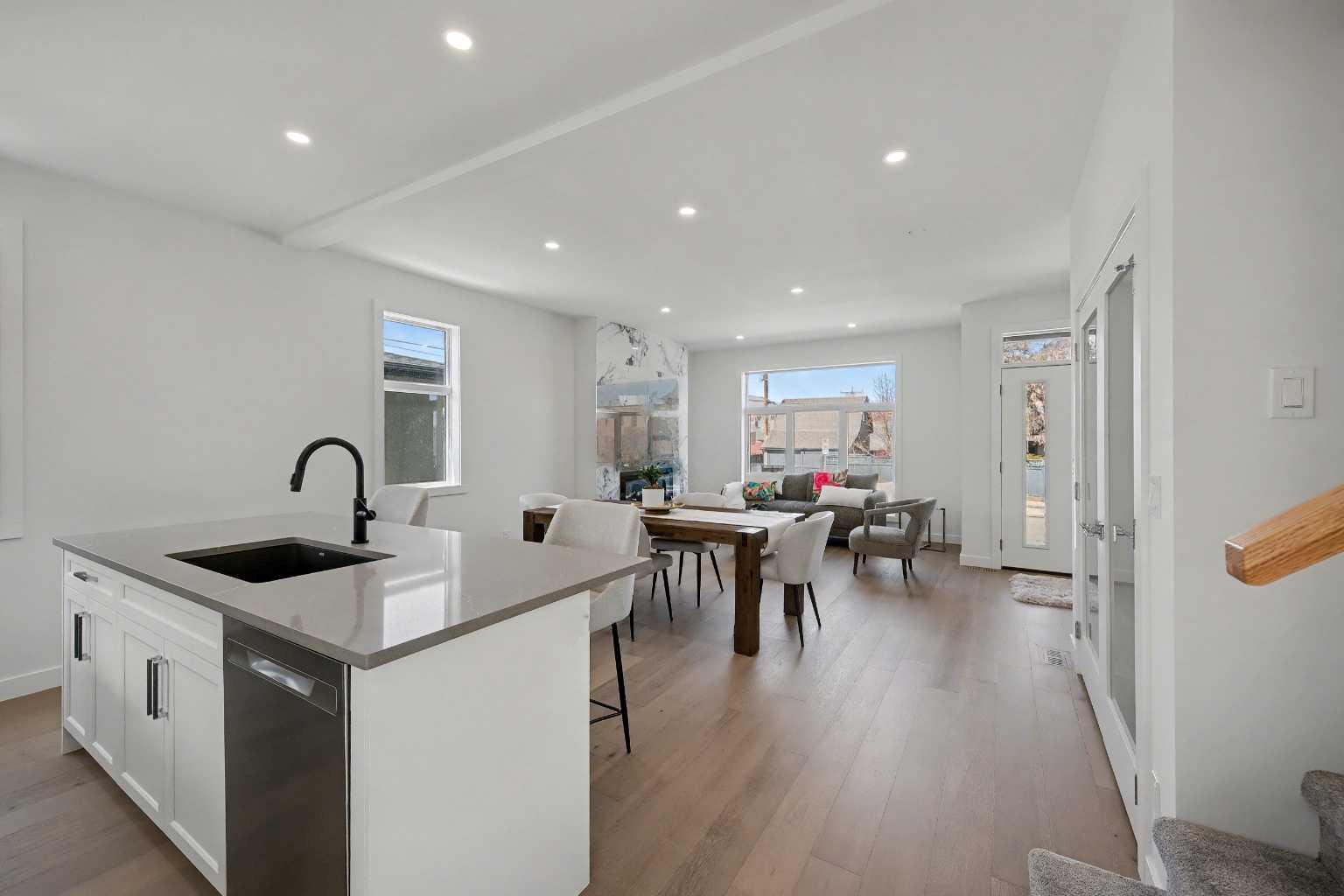 753 Centre Avenue NE