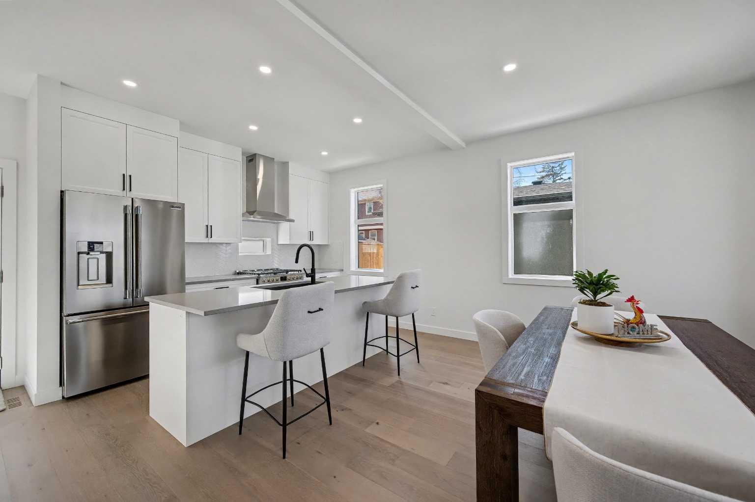 753 Centre Avenue NE