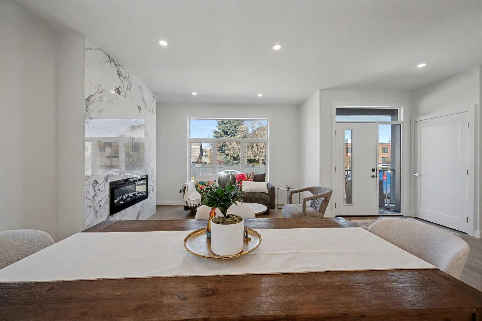 753 Centre Avenue NE